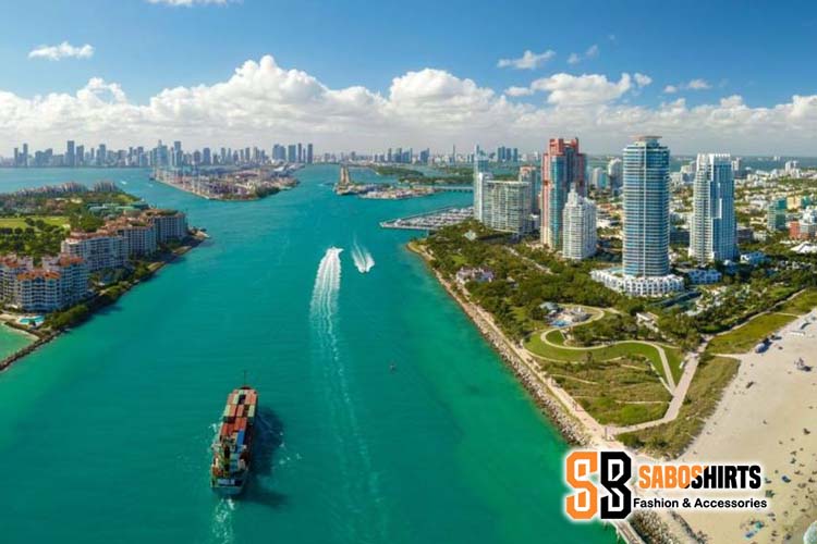 Top 5 Summer Destinations 2025 USA for the Perfect Vacation | Lifestyleazz Blog Miami, Florida - Summer Destinations 2025 USA